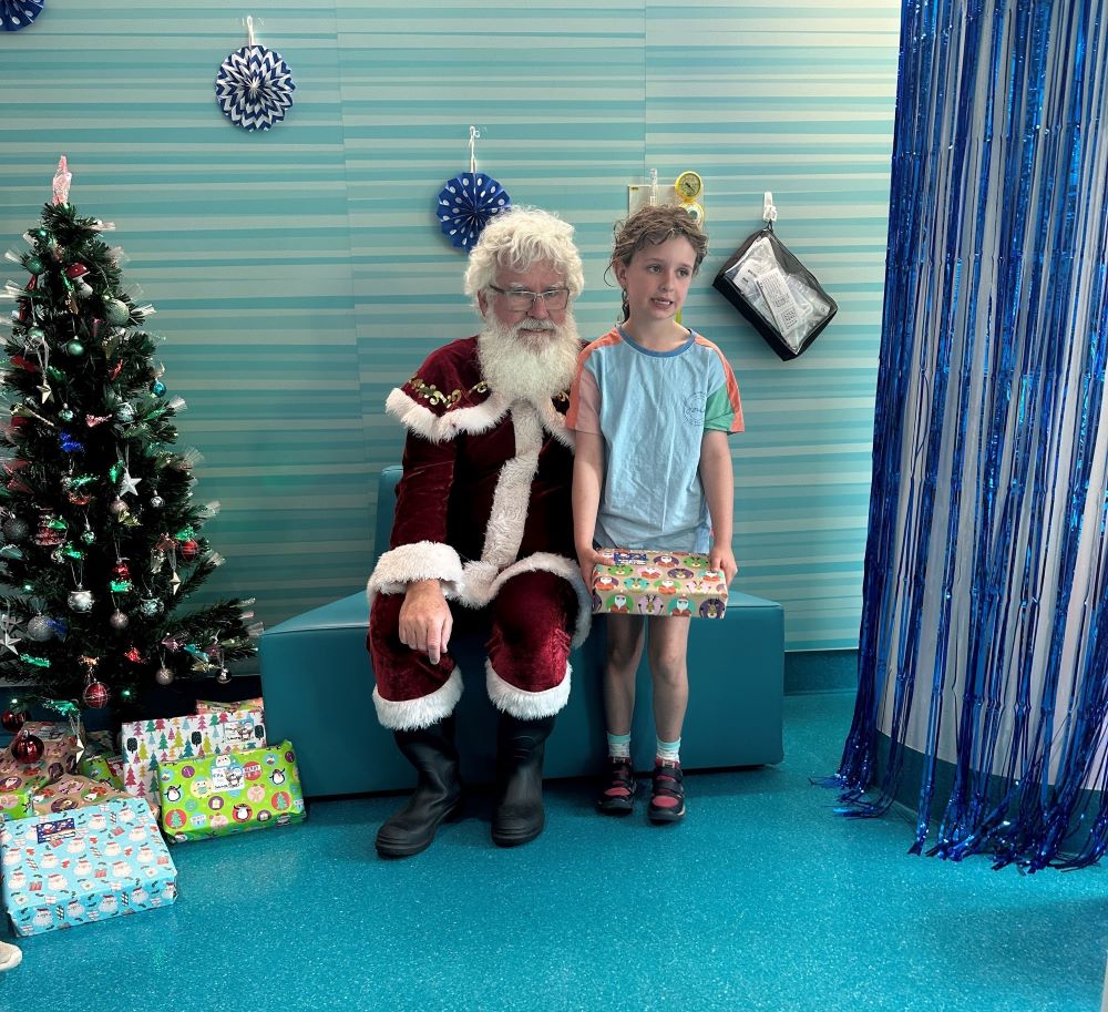 Kid with Santa in clinic